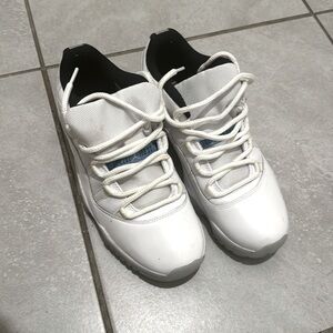 Jordan 11 low (columbia)